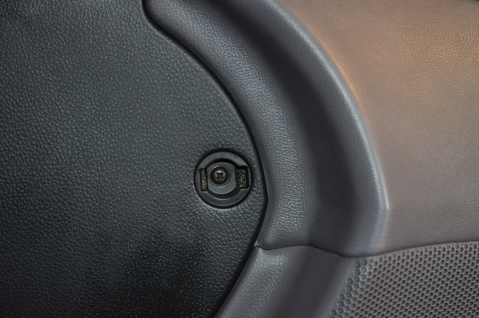 как разобрать дверь nissan primera. eef896cs 960. как разобрать дверь nissan primera фото. как разобрать дверь nissan primera-eef896cs 960. картинка как разобрать дверь nissan primera. картинка eef896cs 960. Привет всем. Сегодня я планирую чинить петельки дверей. Проблема эта не нова и известна многим примераводам – со временем петли дверей изнашиваются, дверь немного провисает (особенно после килограммов виброизоляции), от чего:1) Появляется неприятный скрип, как у ВАЗ 2107 моего соседа.2) Дверь закрывается чуть туже (или тужее? совсем чуть-чуть)3) Если у вас кожаный салон, то кожаная карта двери трётся об кожаный порожек, стирая кожу и создавая посторонние шумы на ямах.