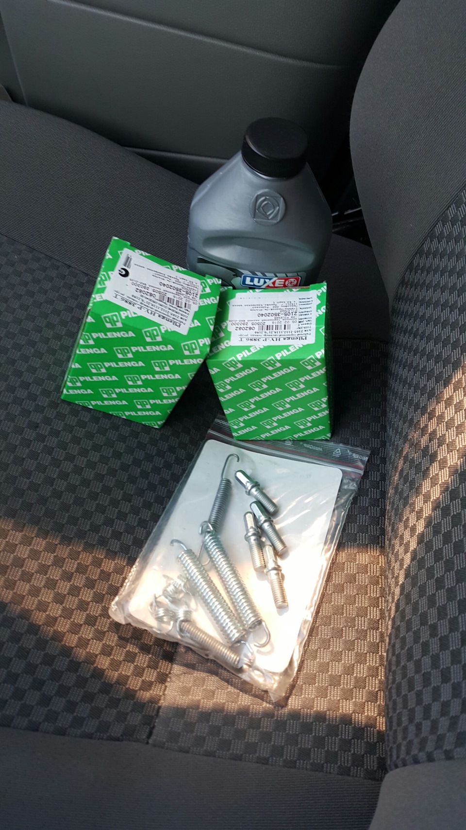 Потек задний цилиндр — Lada Приора седан, 1,6 л, 2012 года | расходники ...