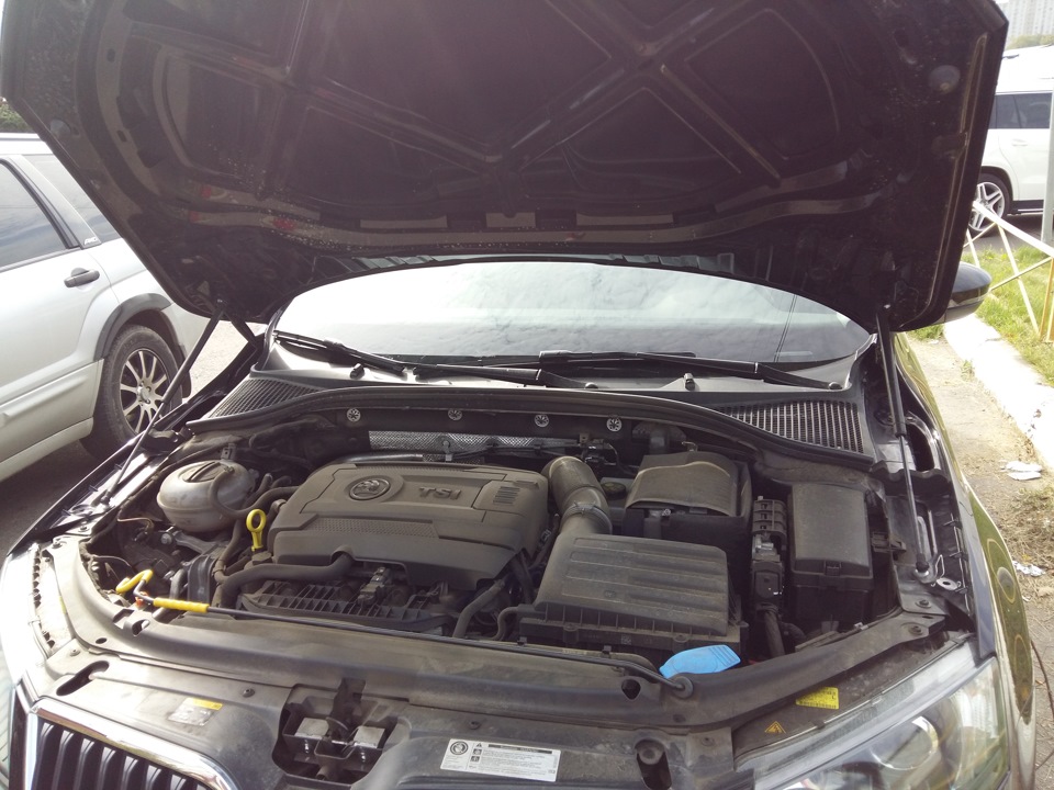 Установил опоры капота — Skoda Octavia A7 Mk3, 1,8 л, 2014 года ...