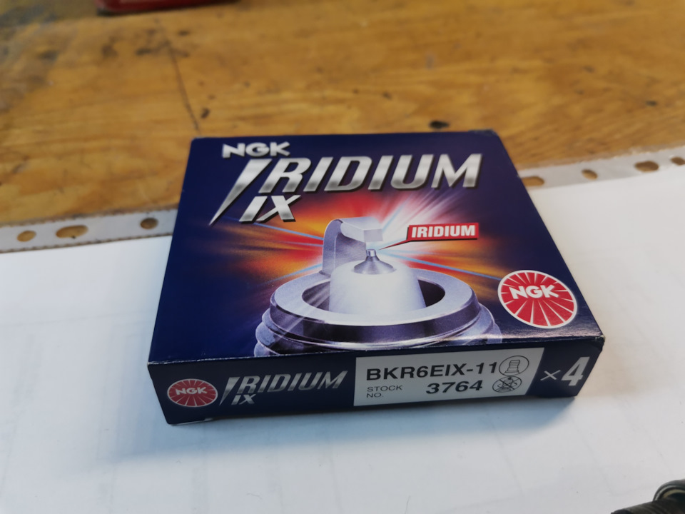 NGK BKR6EIX-11 артикул 3764 — Subaru Impreza (GC/GF). Запчасти на фото: BKR6EIX11, 3764
