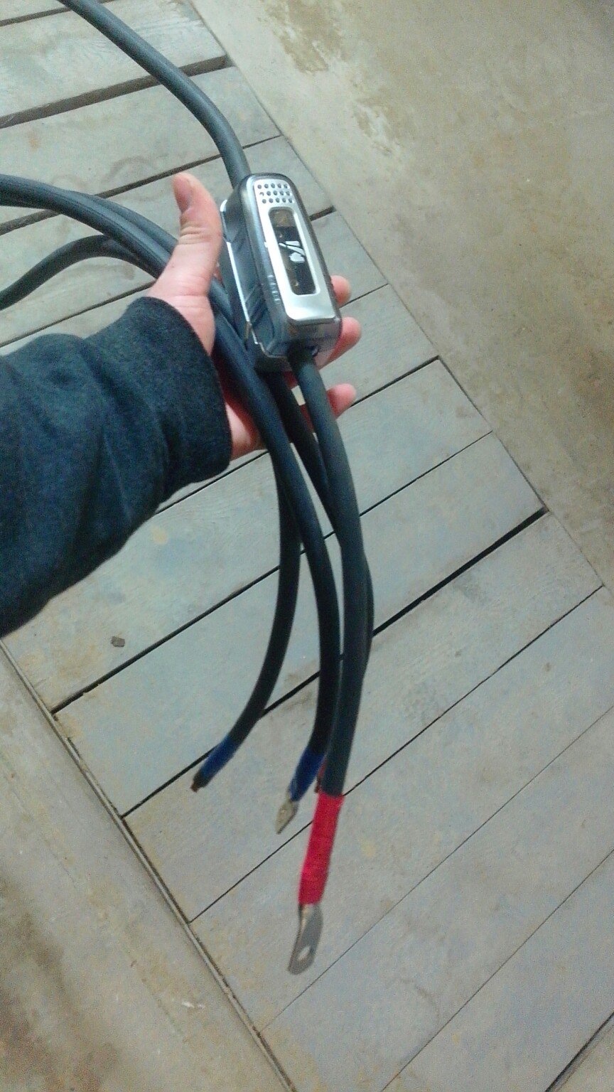 Дополнительный аккумулятор и шумка крышки багажника — Hyundai Accent ...