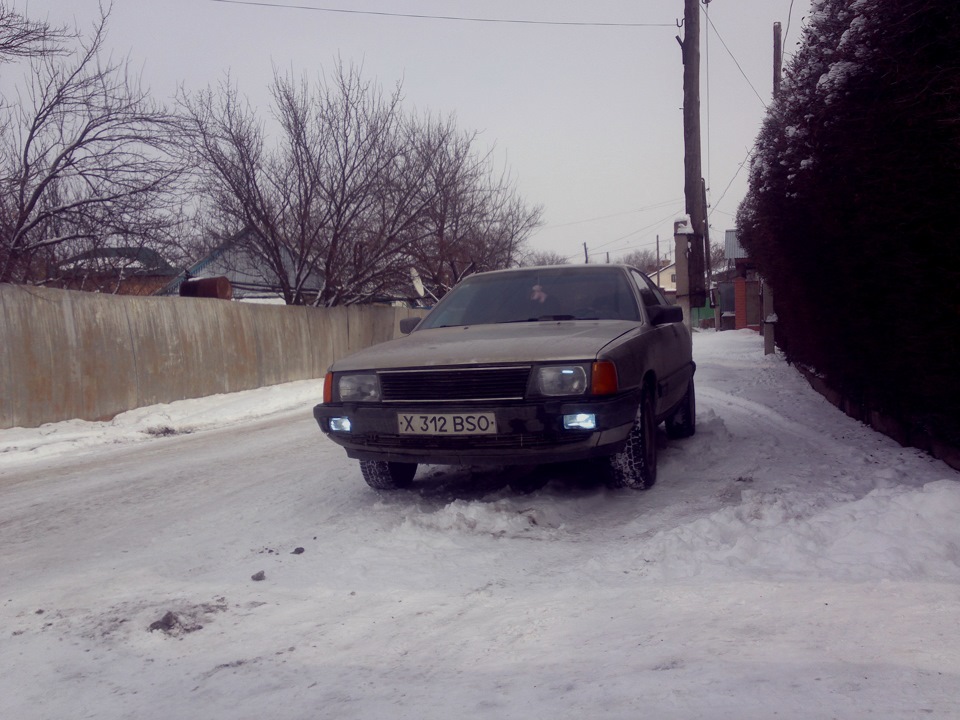 установка ксенона в противотуманки — Audi 100 (C3), 2,3 л, 1990 года ...