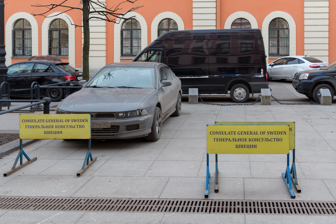 Телефон центра парковок спб. Парковка в Санкт-Петербурге. Парковка в Швеции. Большая Конюшенная парковка. Парковка на большой Конюшенной.