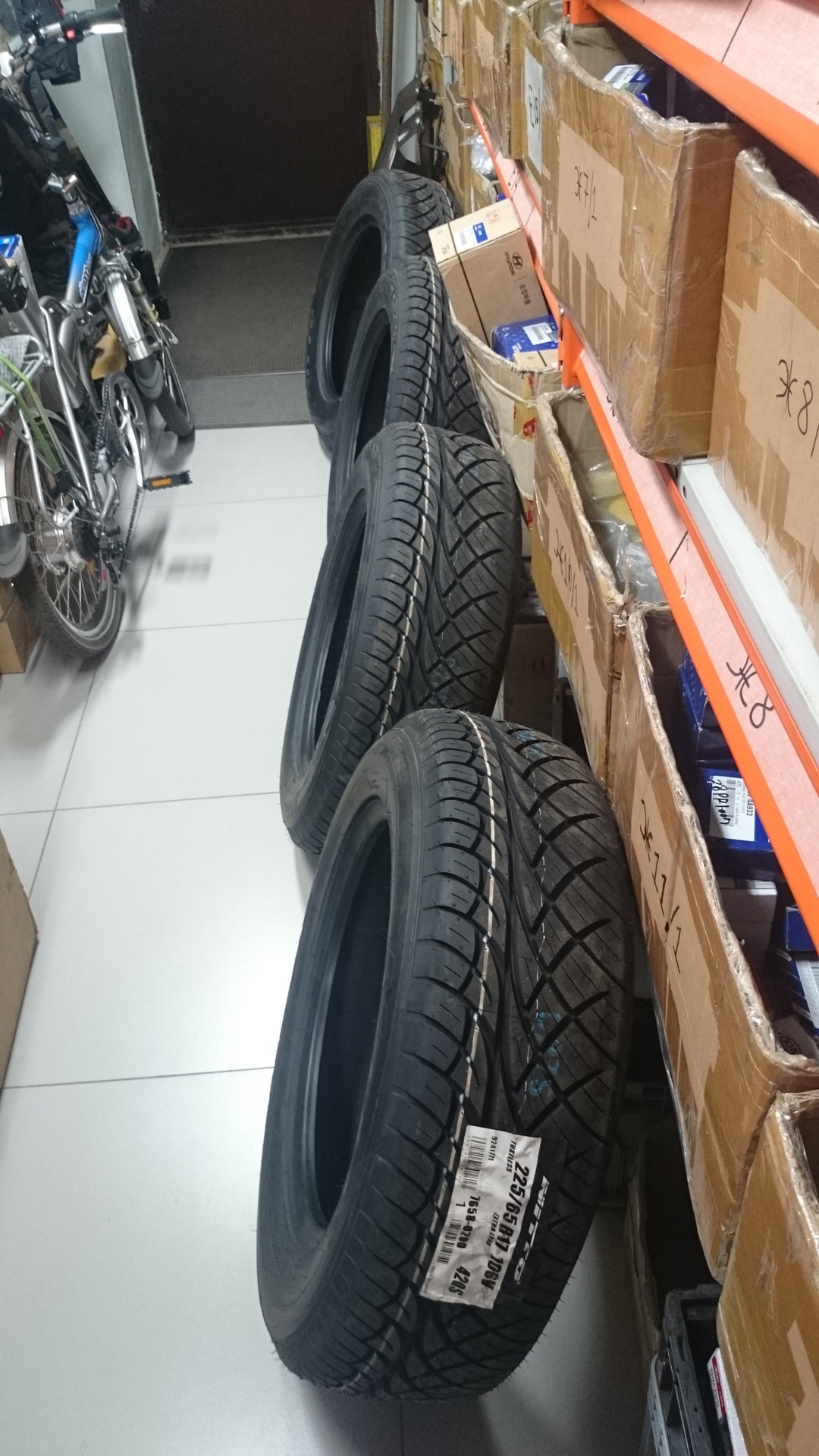 Трансшина симферополь резина. Нитто 420s 225/65/17. 225/65 R17 Nitto 420s 106v. Nitto шины 225/65 r17. Nitto 225/65 r17 лето.