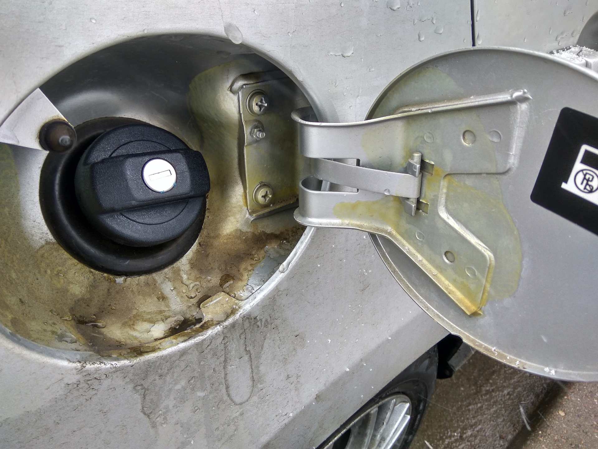 Крышка бензин бак. Лючок газового заправочного крана УАЗ 452. ВИС 2190 пробка бензобака.