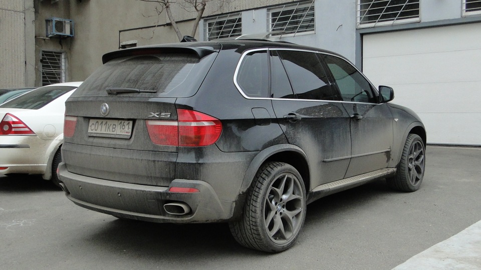 BMW e70 рядом с Грантой