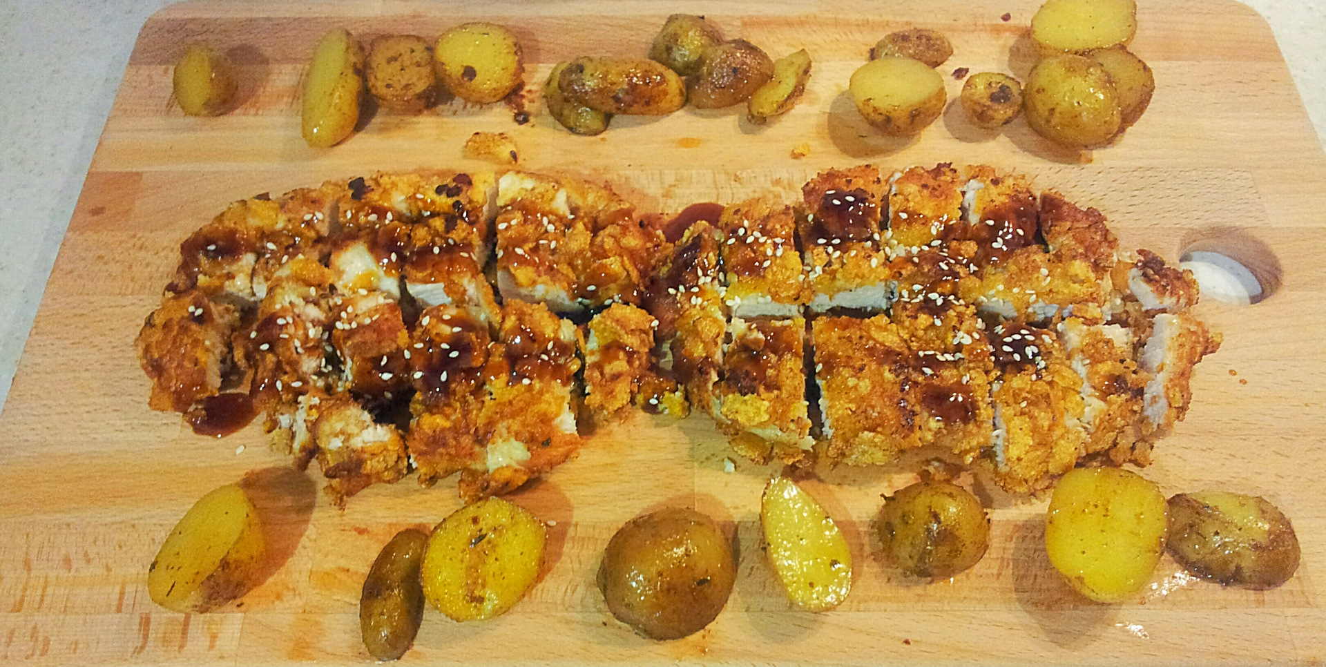 Боул с курицей терияки и рисом. Курица терияки блюдо. Вок с рисом и курицей терияки. Курица терияки с рисом кунжутом. Курица в соусе терияки на сковороде с кунжутом.