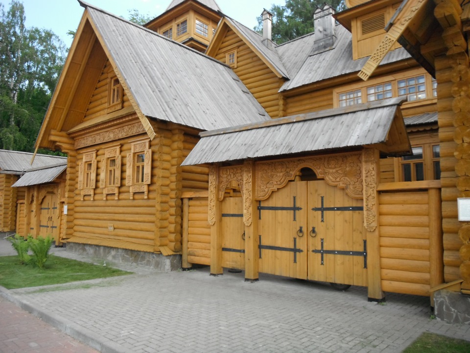 Город мастеров фото. Музей деревянного зодчества город Мастеров Городец. Терем Городец. Деревянный Княжеский Терем. Городец музей деревянного зодчества колодец.