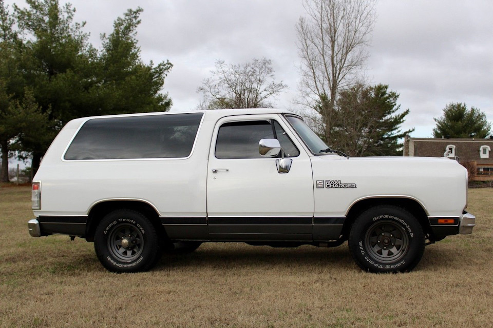 1990 Dodge Ramcharger Base Sport Utility 2Door Járművek