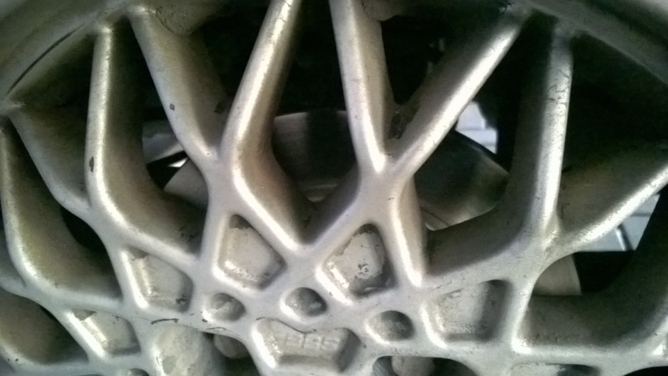 Диагностика и замена тормозных дисков и колодок — Volvo 440, 1,9 л ...