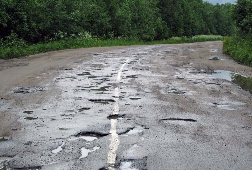 Плохое качество дороги. Разбитые дороги Финляндии. Карелия Петрозаводск Суоярви. Разбитая дорога. Плохая дорога.