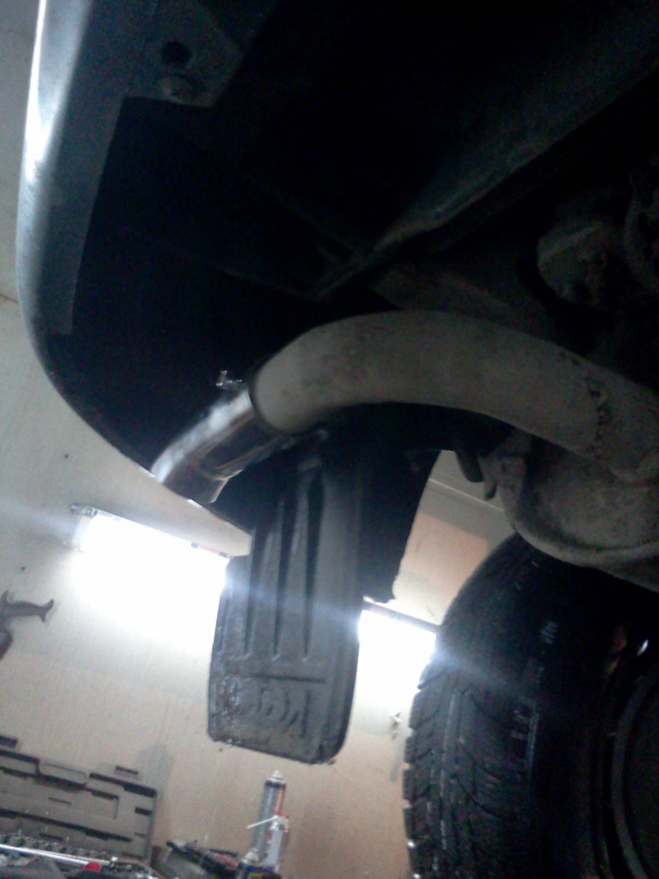 Нашел откуда влага под водительским ковриком. — LADA 2113, 1,5 л., 2006 ...