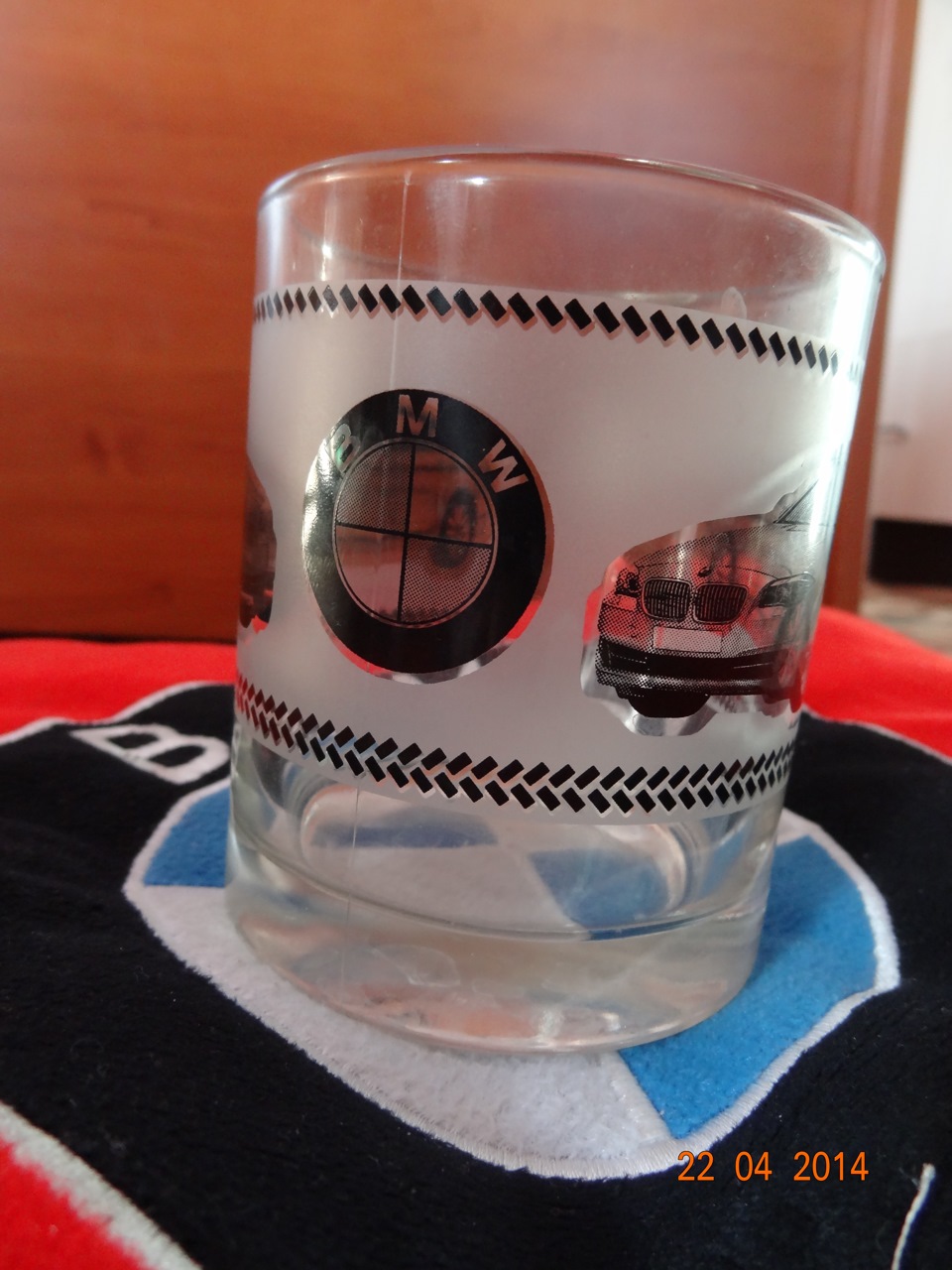 Пивной стакан с бмв. Передняя распорка бмв е34. Стакан бмв е39. Распорки на стаканы bmw e46. Стакан бмв.