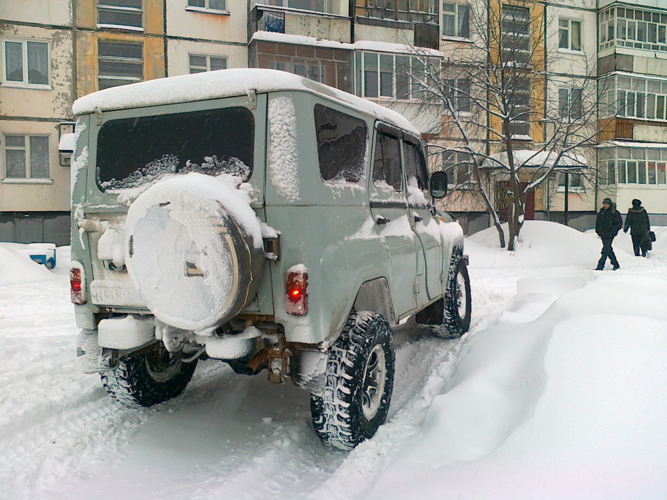 Уаз холодно. УАЗ 3151 зима. Песочный УАЗ 3151 снег. УАЗ-3151 Республика Саха Якутия.