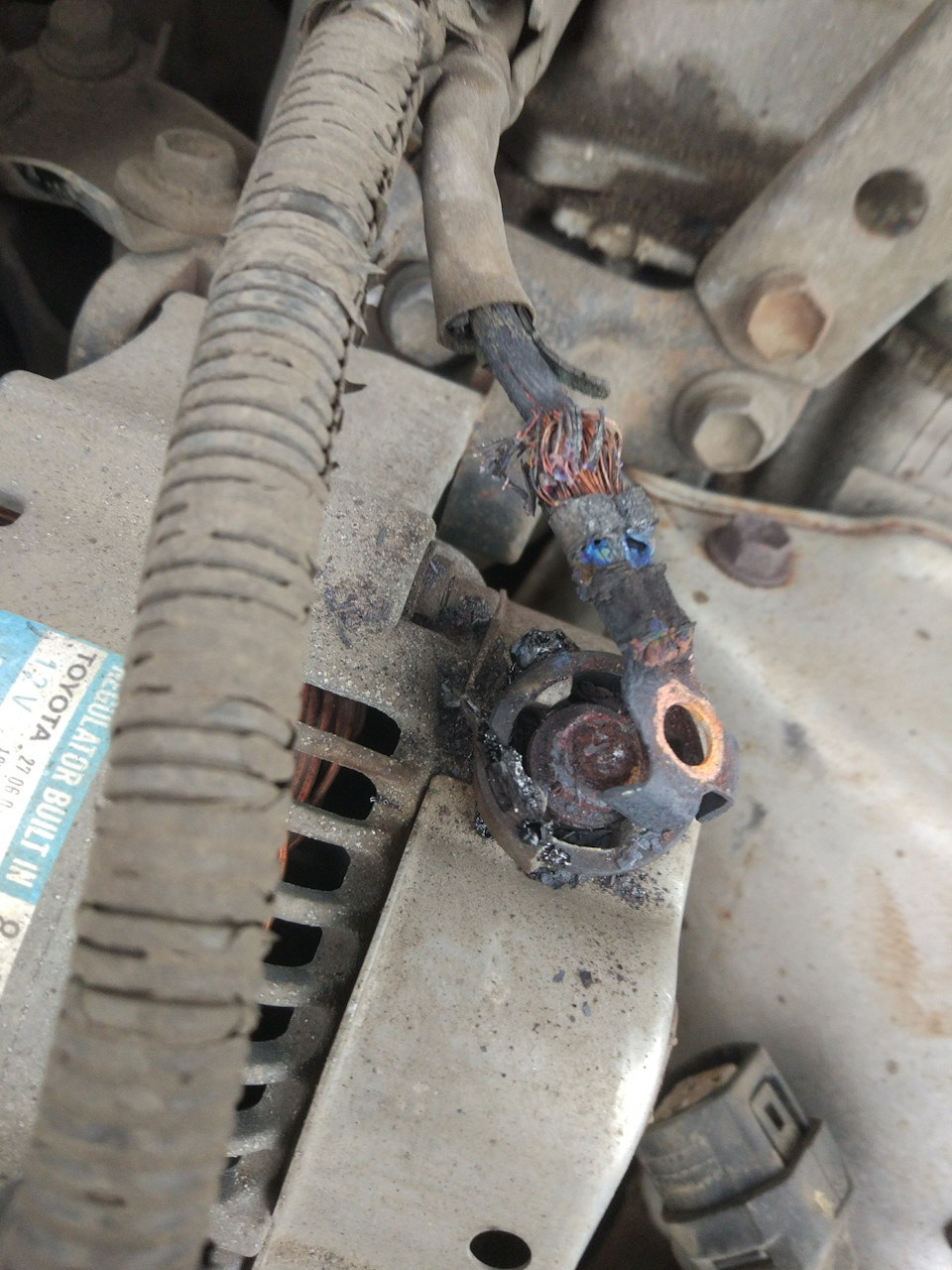 Плюсовой провод от гены к аккуму — Toyota Ardeo (V50), 2 л, 2001 года ...