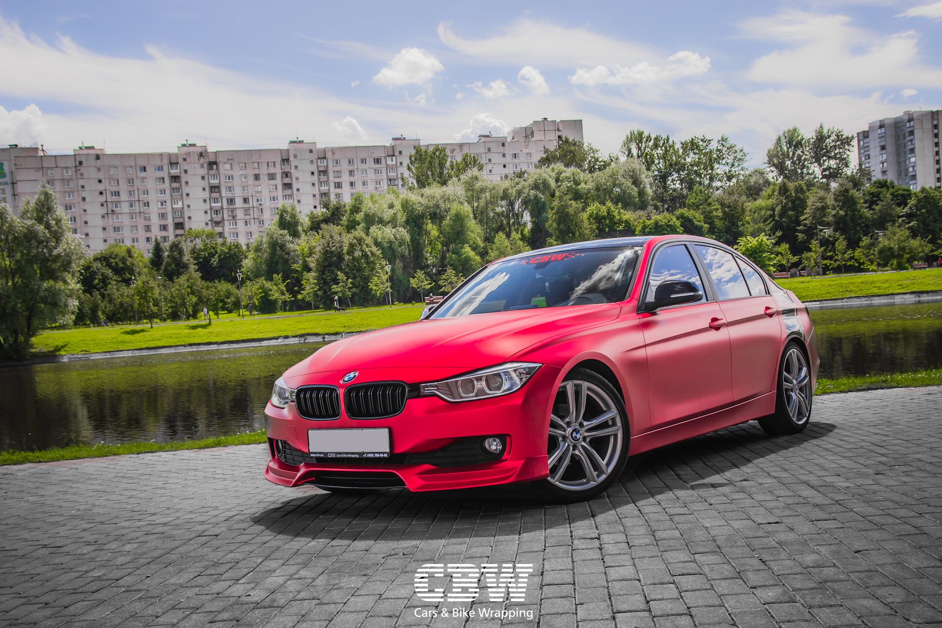 BMW f30 розовая