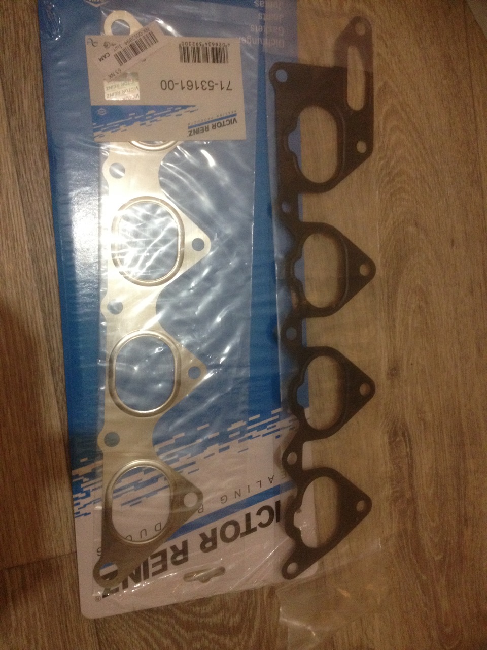 Прокладки впуска и выпуска для 4g93 — Mitsubishi Lancer IX. Запчасти на фото: 715316100
