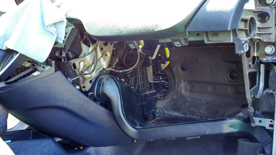 Рено кангу где находится фильтр салона Замена фильтра салона - Renault Kangoo (2G), 1,5 л, 2011 года расходники DRIVE2