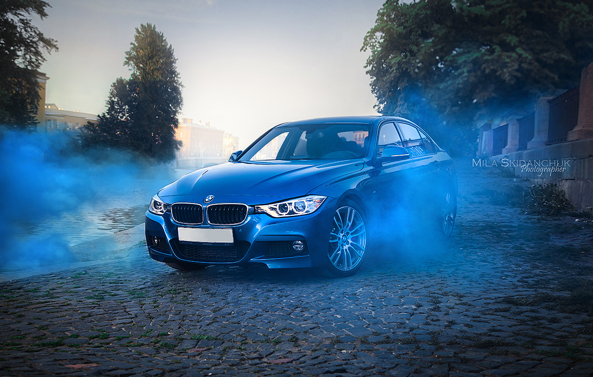 М5 23. БМВ м5 синяя. БМВ м5 ф90 дрифт. BMW m5 f90 в дыму. БМВ м5 ф90 синяя.