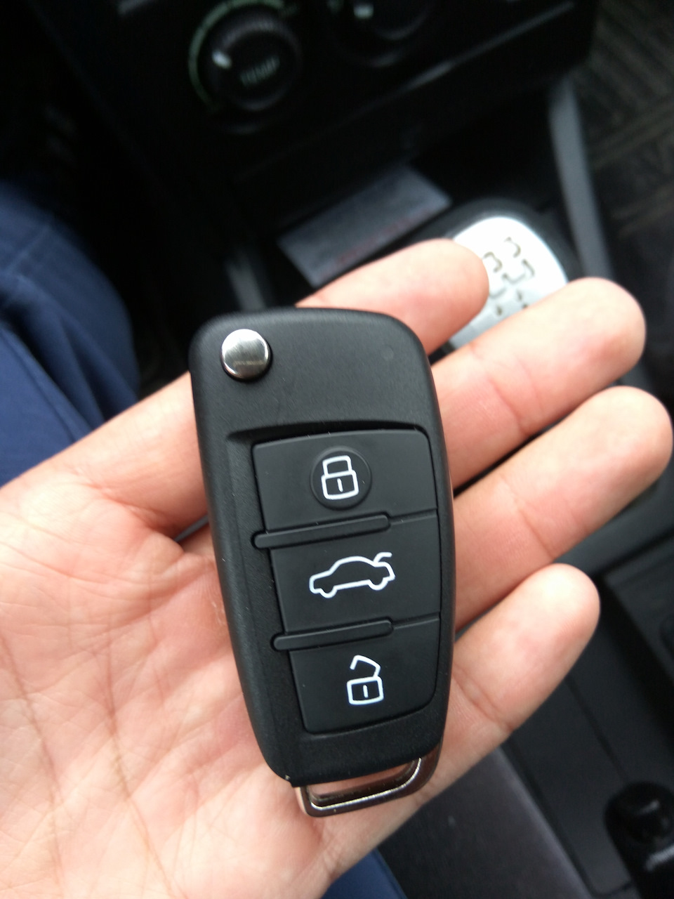 Выкидной ключ AUDI — Lada Приора седан, 1,6 л, 2009 года | аксессуары ...