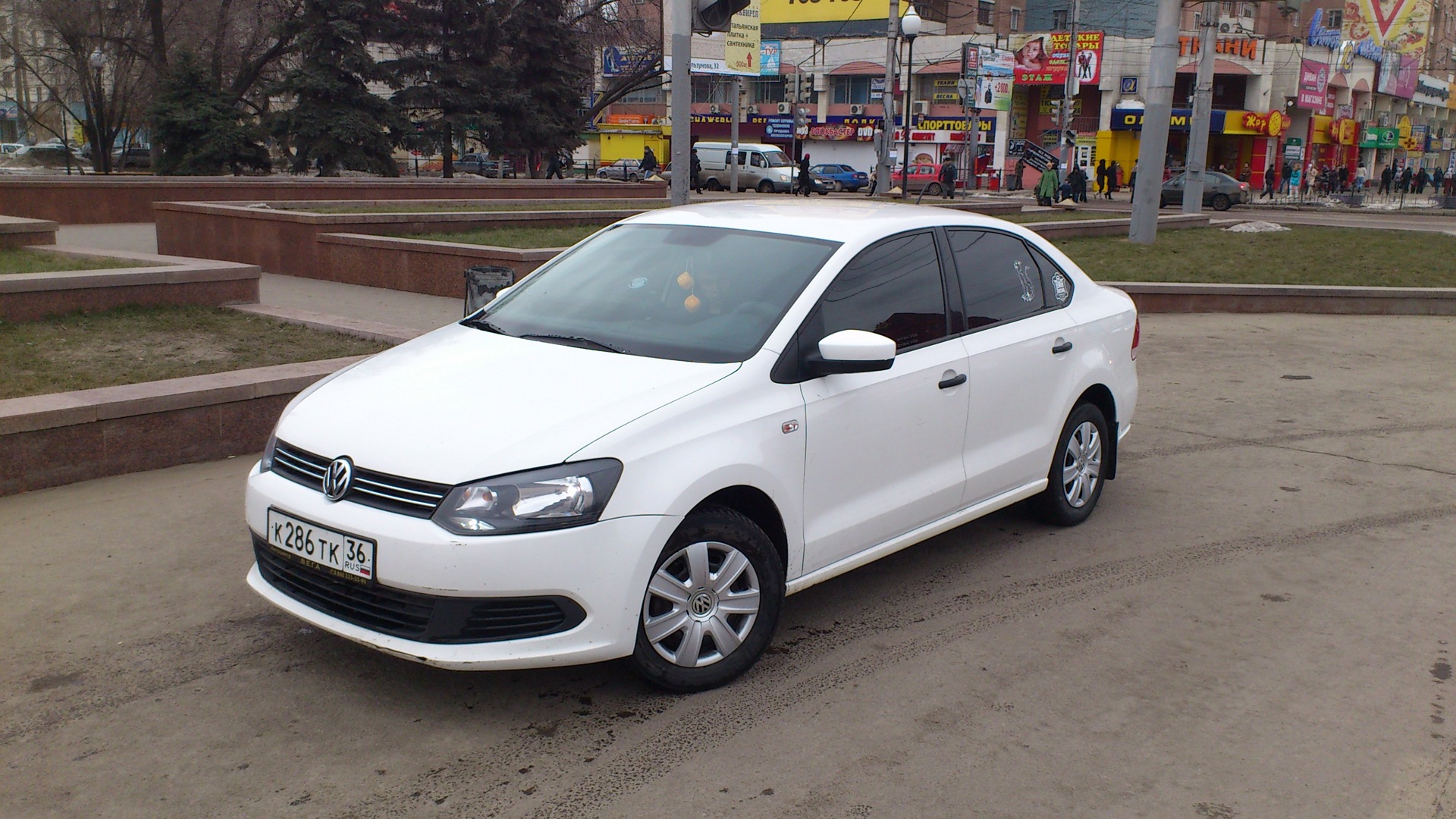 Volkswagen Polo Sedan 1.6 бензиновый 2010 | Белый истребиель на DRIVE2