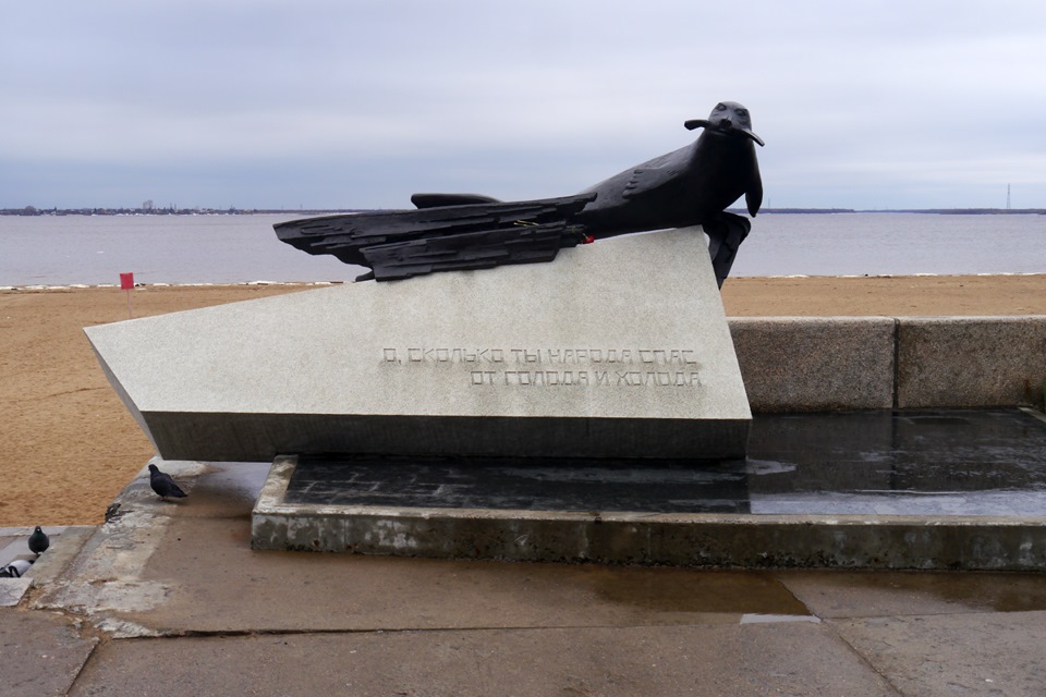 Памятники в архангельском