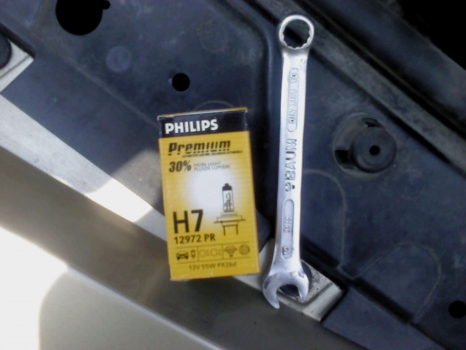 Лампочка в фару — Renault Megane II, 1,6 л, 2006 года | своими руками ...