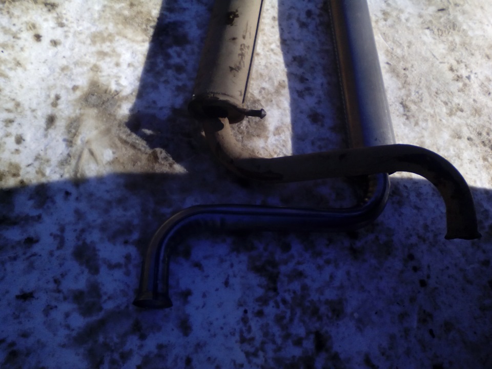 прогорел и лопнул резонатор — Lada Приора хэтчбек, 1,6 л, 2008 года ...