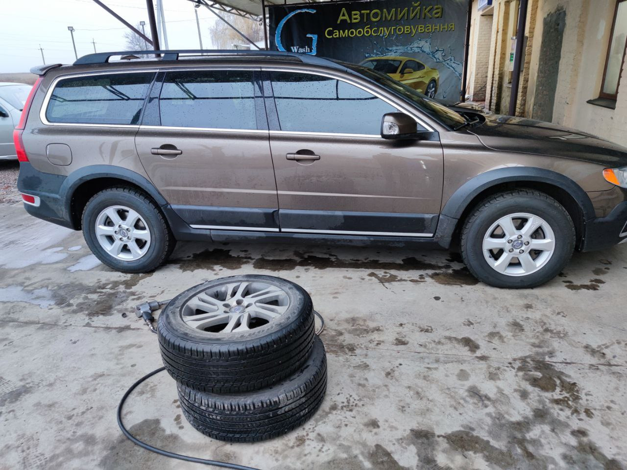 215 70 R16 на Volvo XC70 — Volvo XC70 III, 2,4 л, 2012 года | шины | DRIVE2