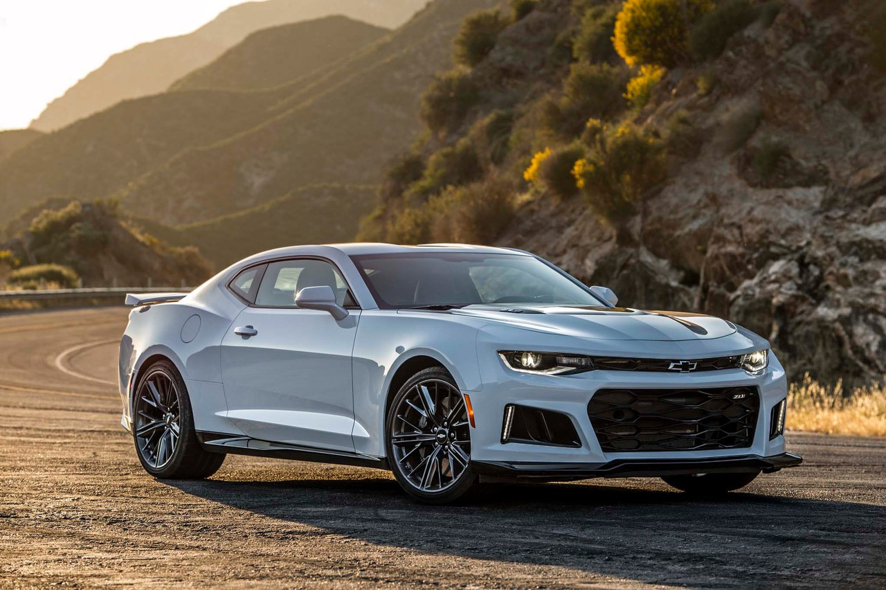 Chevrolet Camaro 2016 белая