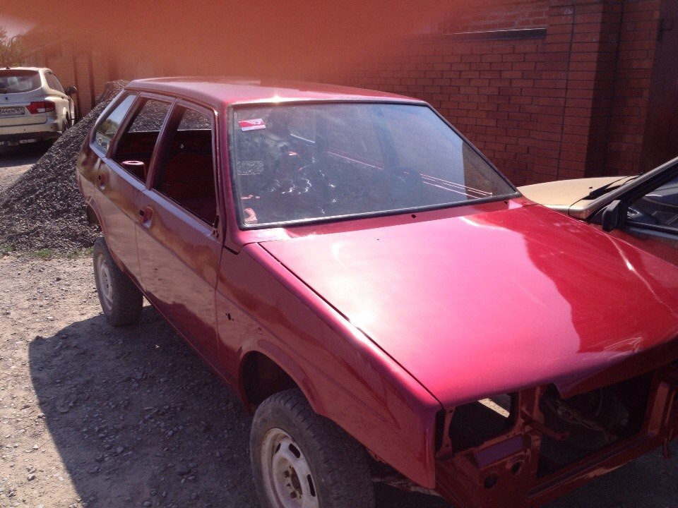 ваз 2109 салон. кузов девятки вместе с мостами. ремонт девятки. ваз 2114 в гараже разобранная. ремонт девяток.