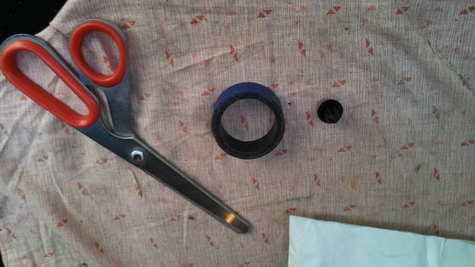 Берем изоленту и обматываем клипсу черную, чтоб она плотно села в паз. — Honda HR-V (1G)