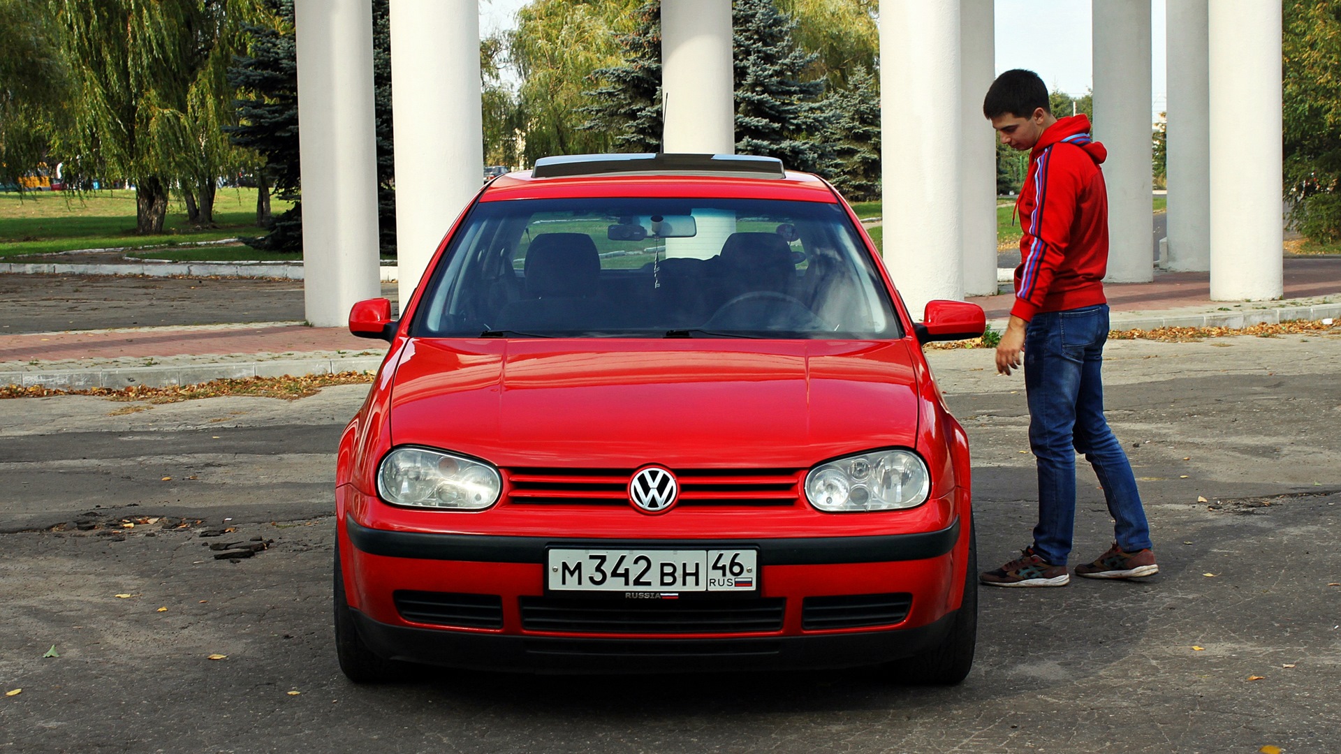 Volkswagen беларусь. Гольф 4 красный. VW Golf 3 Red. Фольксваген гольф красный. Красный Фольксваген 120.