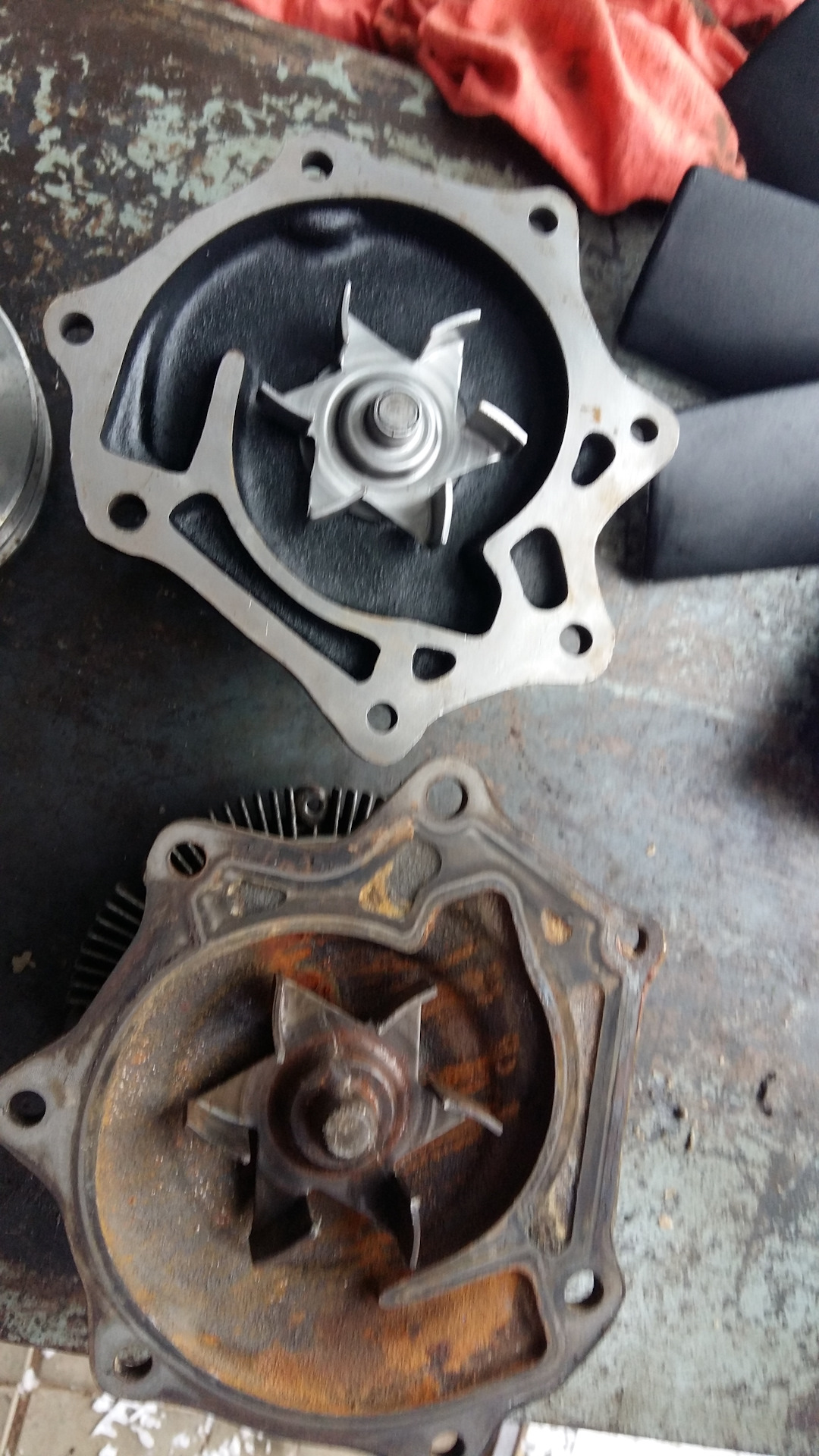 Помпа каптива 3. Крыльчатка на помпу 421 двигатель газель. Помпа каптива 2. Помпа антифриза astra j. Болты корпуса помпы ваз 2107.