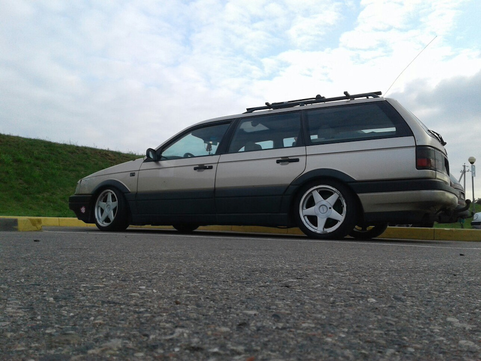 AZEV A r16 7.5j et 30 to passat b3 1.9static Gold Variant — Volkswagen ...