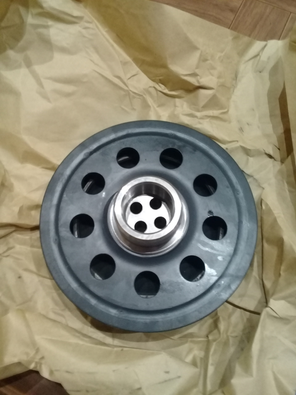 10.Демпфер крутильных колебаний. — BMW 5 series (E60), 2 л, 2008 года ...