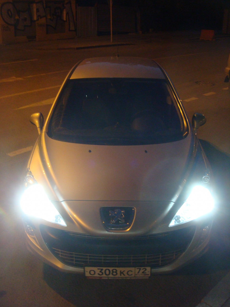 Ксенон пежо. Peugeot 308 ксенон. Peugeot 308 2012 Xenon Light. Пежо 308 2012 ксенон линза. Японский ксенон Peugeot 308.