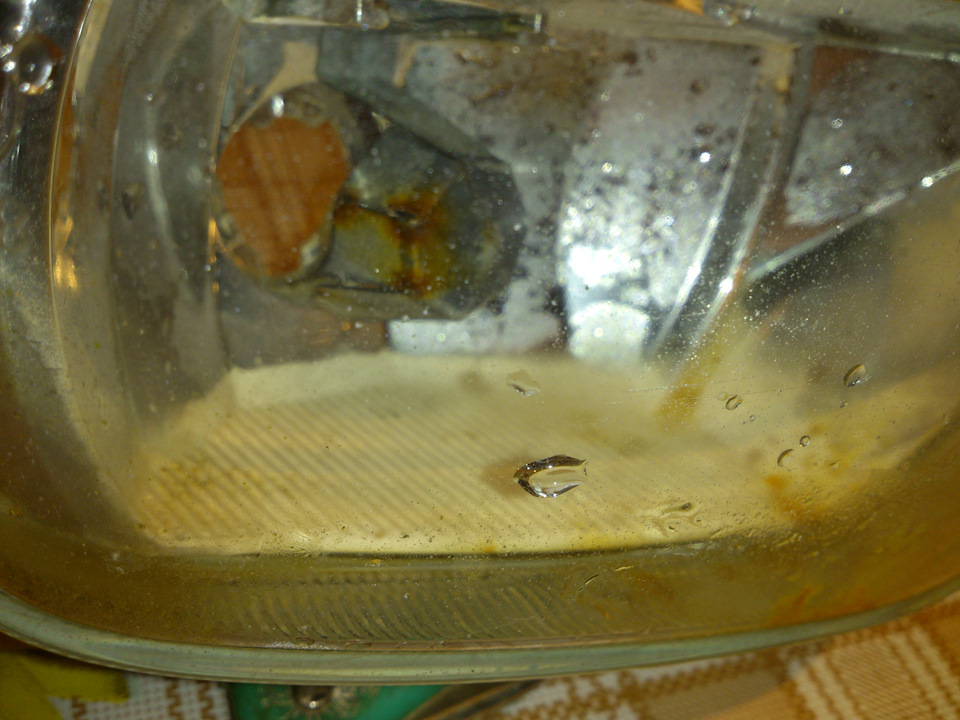 Нужен совет как восстановить отражатель ПТФ — Ford Focus I Sedan, 1,8 л ...