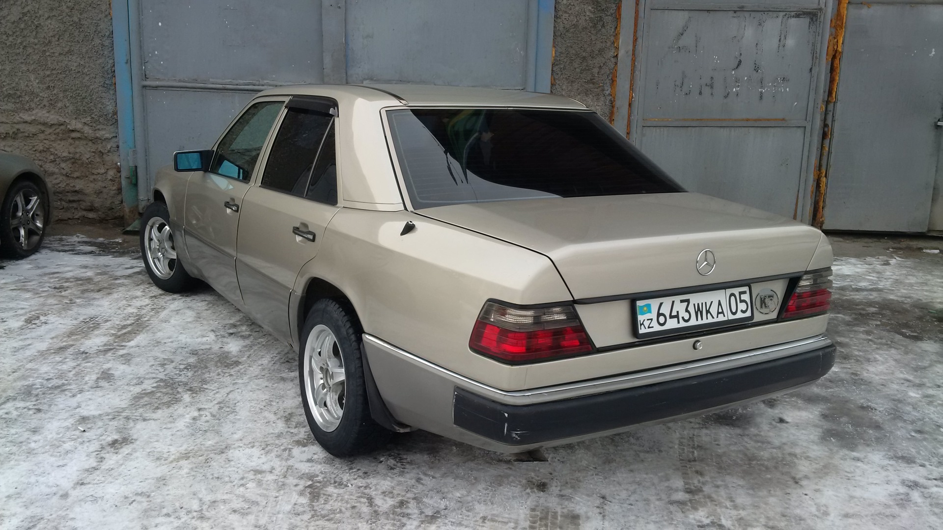 Mercedes benz w124 e300. Mercedes-benz 300 e-24. 300 е 24. Mercedes-benz w124 300. Мерседес 124 300 е 24 спортлайн.