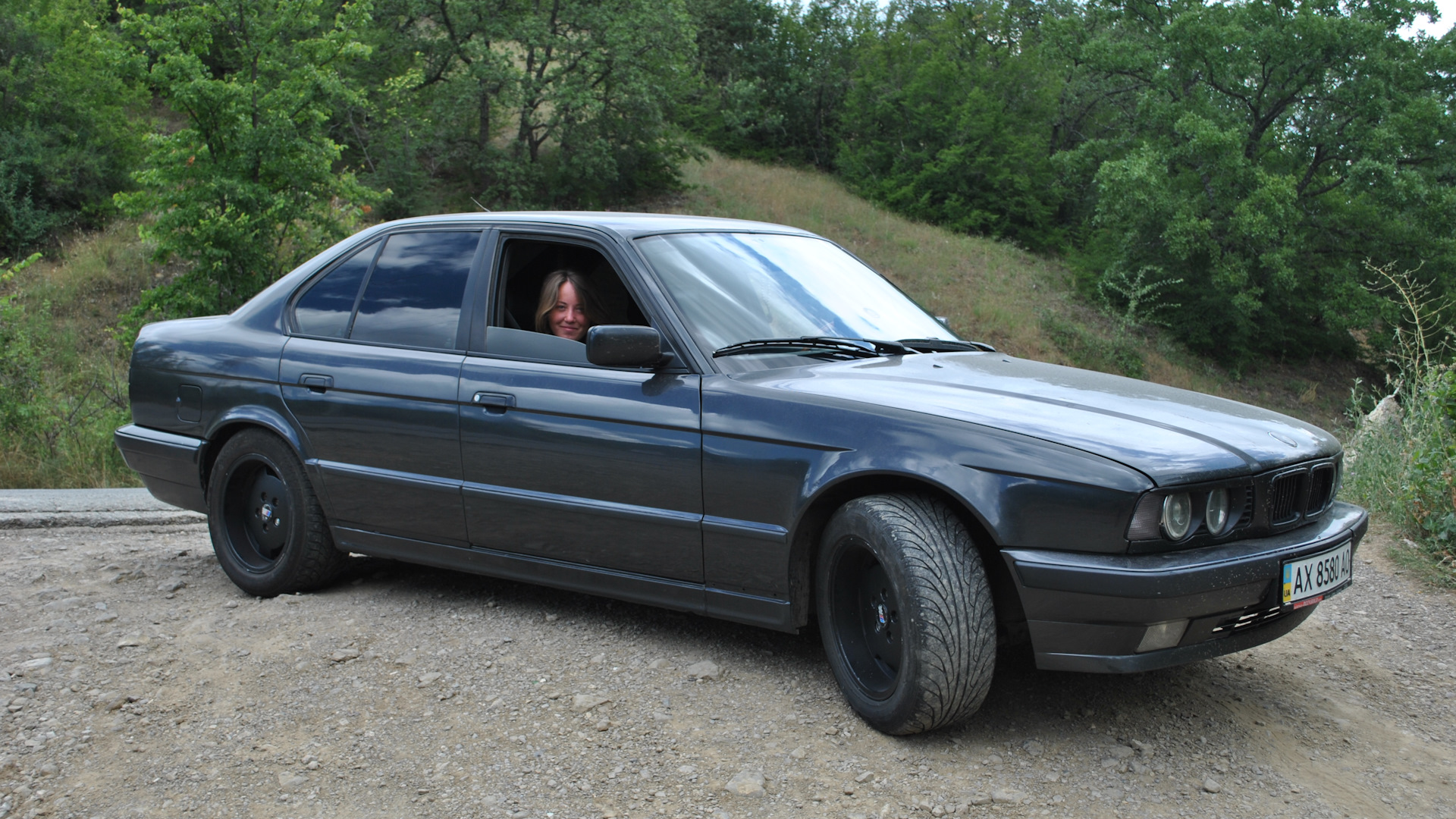 BMW e34 серая