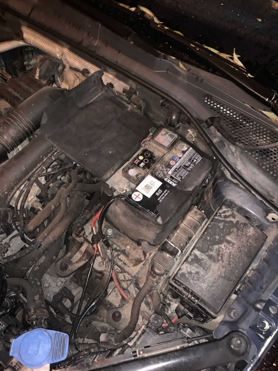 Поменял аккумулятор — Volkswagen Golf Mk7, 1,4 л, 2013 года ...