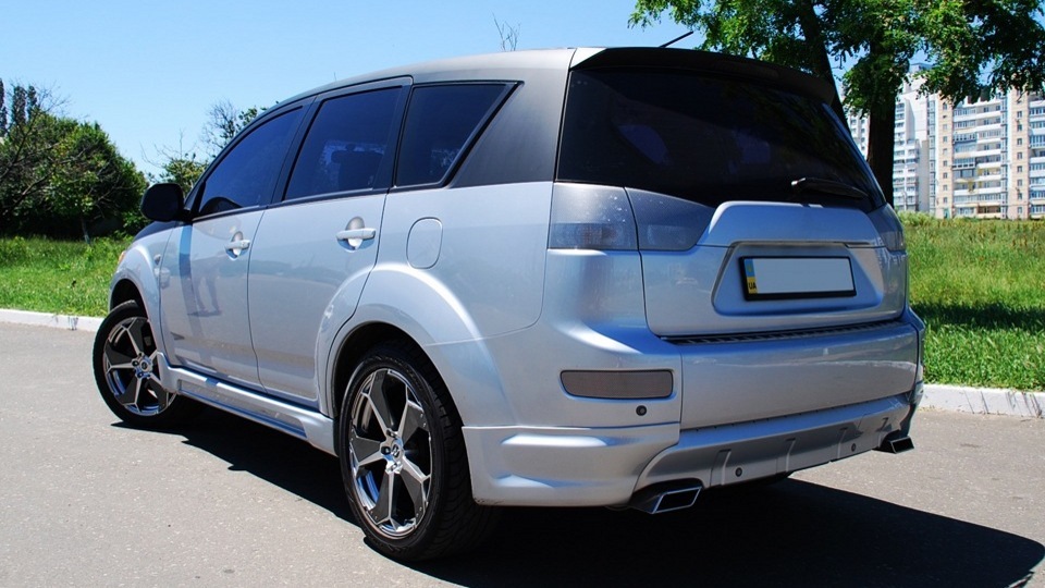 Подумываю затянуть 3D карбоном(серебро) капот и крышу, как вам такой ...