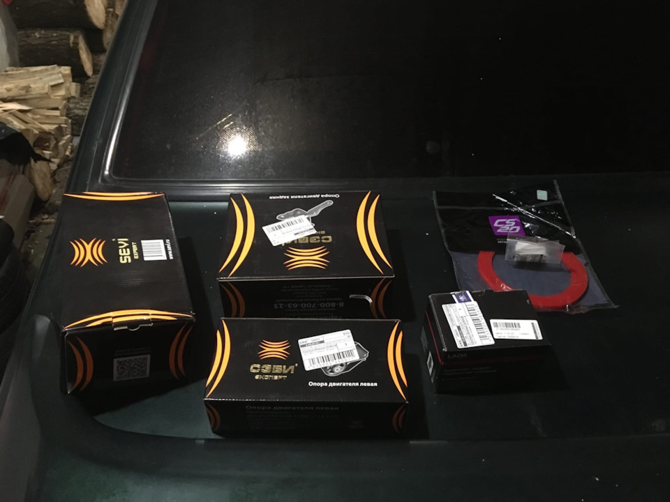 Замена опор двигателя и прокладки бензонасоса — Lada 2115, 1,5 л, 2003 ...