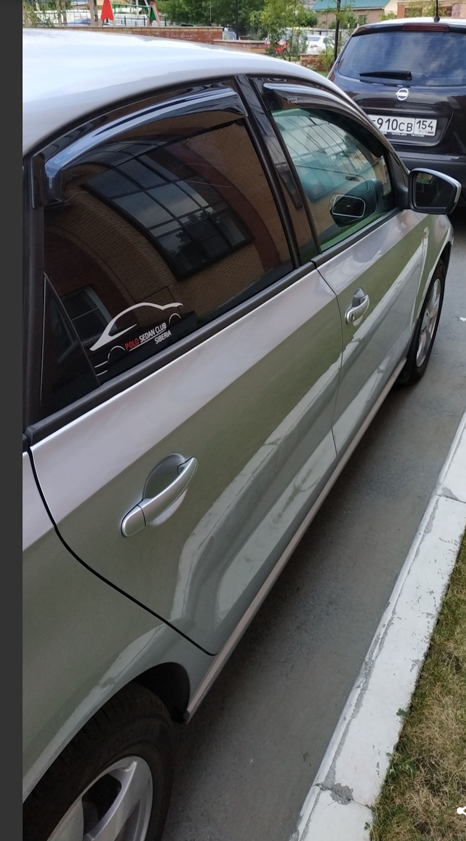 #45 Установка дефлекторов окон — Volkswagen Polo Sedan, 1,6 л, 2012 ...