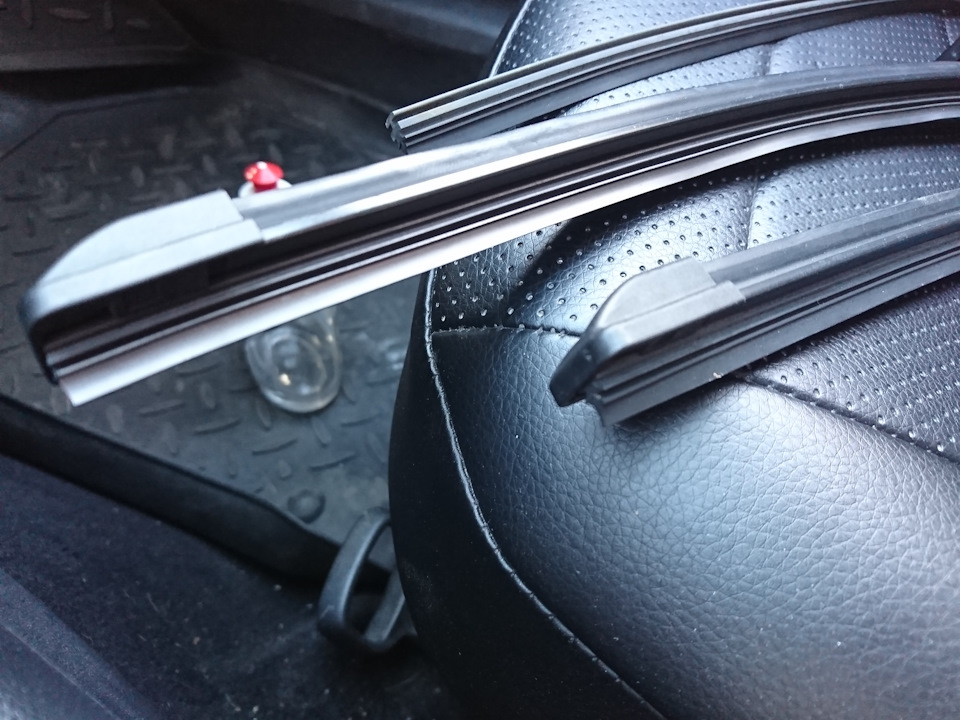 Замена резинок на щетках стеклоочистителя Bosch — Skoda Octavia A5 Mk2 ...