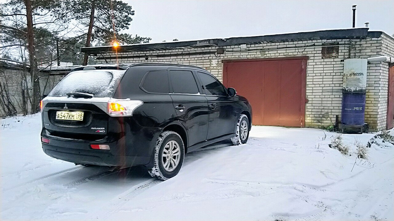 Mitsubishi outlander v6. Митсубиси аутлендер phev 2016. Аут 3. Mitsubishi outlander 3. Аут 3.