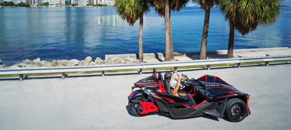 Slingshot машина 3 колеса