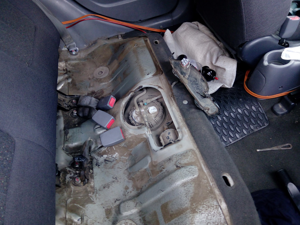 Замена топливного фильтра и сетки бензонасоса. — Hyundai Accent (2G), 1 ...