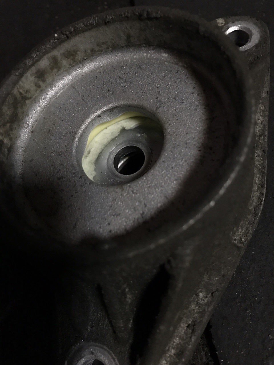 Стук опор задних амортизаторов (побеждён) — BMW 3 series (F30), 2 л ...