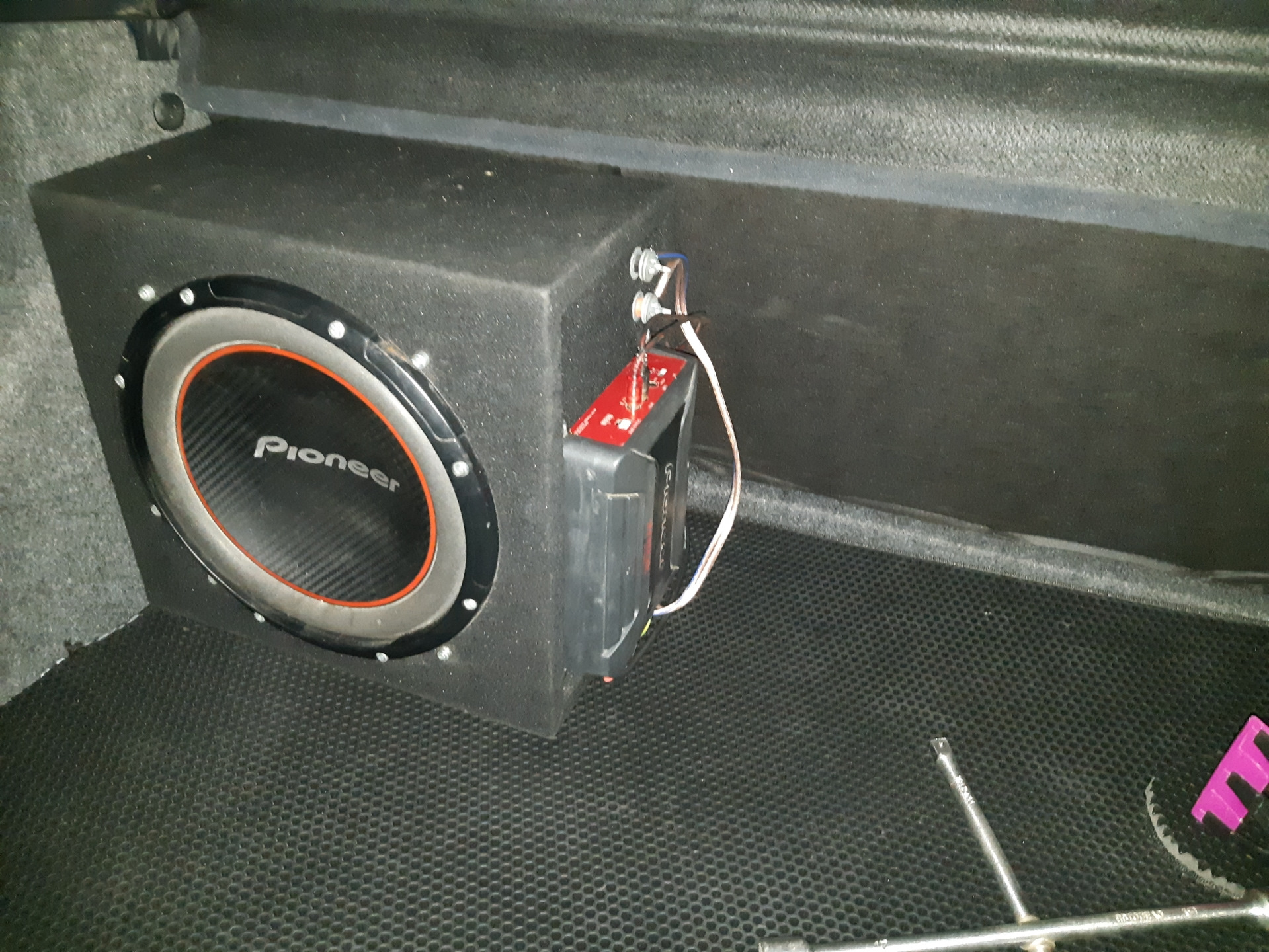 Саб 1. Саб пионер 1300 w короб. Саб 1. Сабвуфер eltax stargate x. Короб под 2 12 в альмера классик.